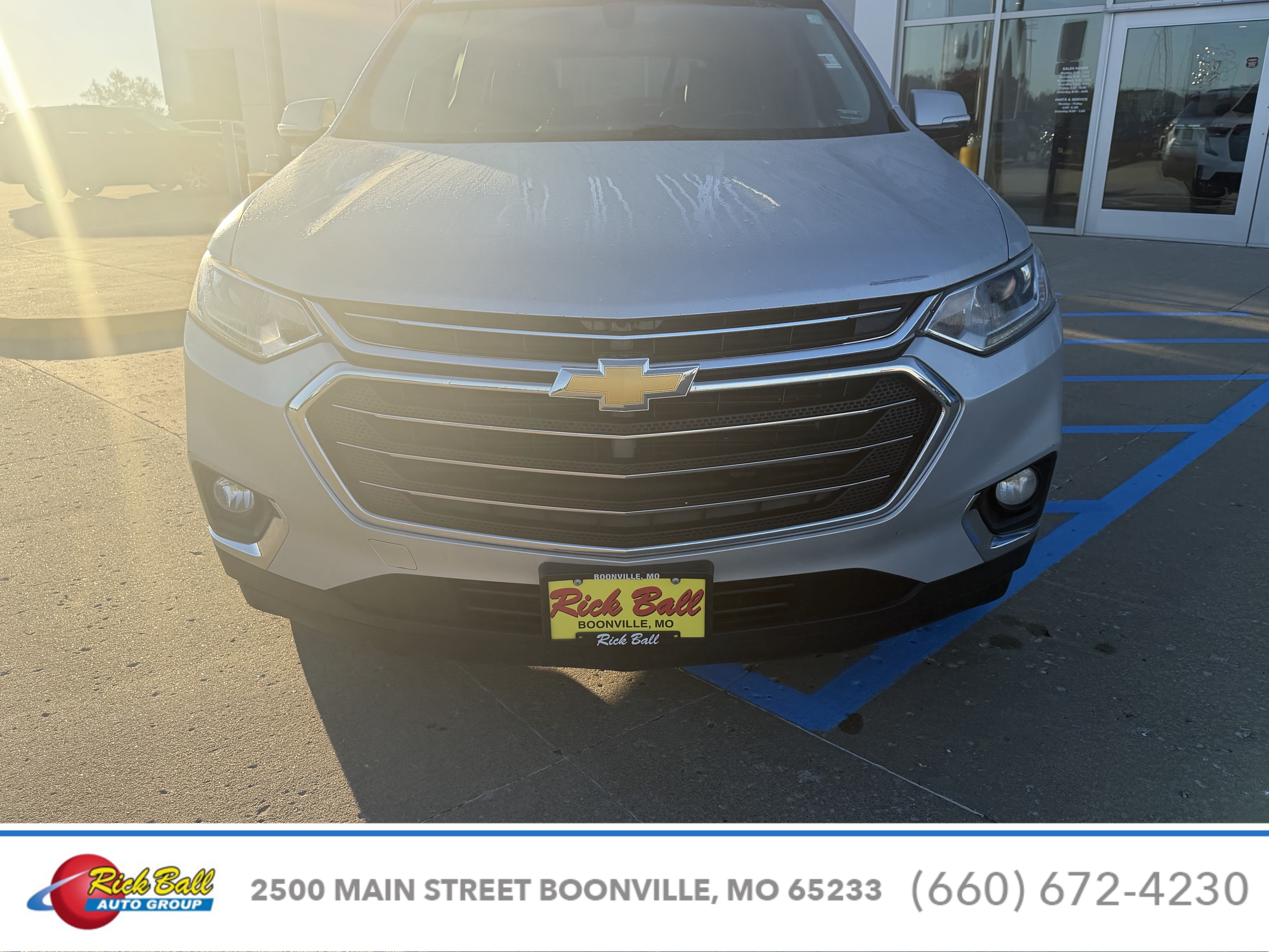 Used 2019 Chevrolet Traverse 3LT with VIN 1GNERHKW2KJ302003 for sale in Kansas City