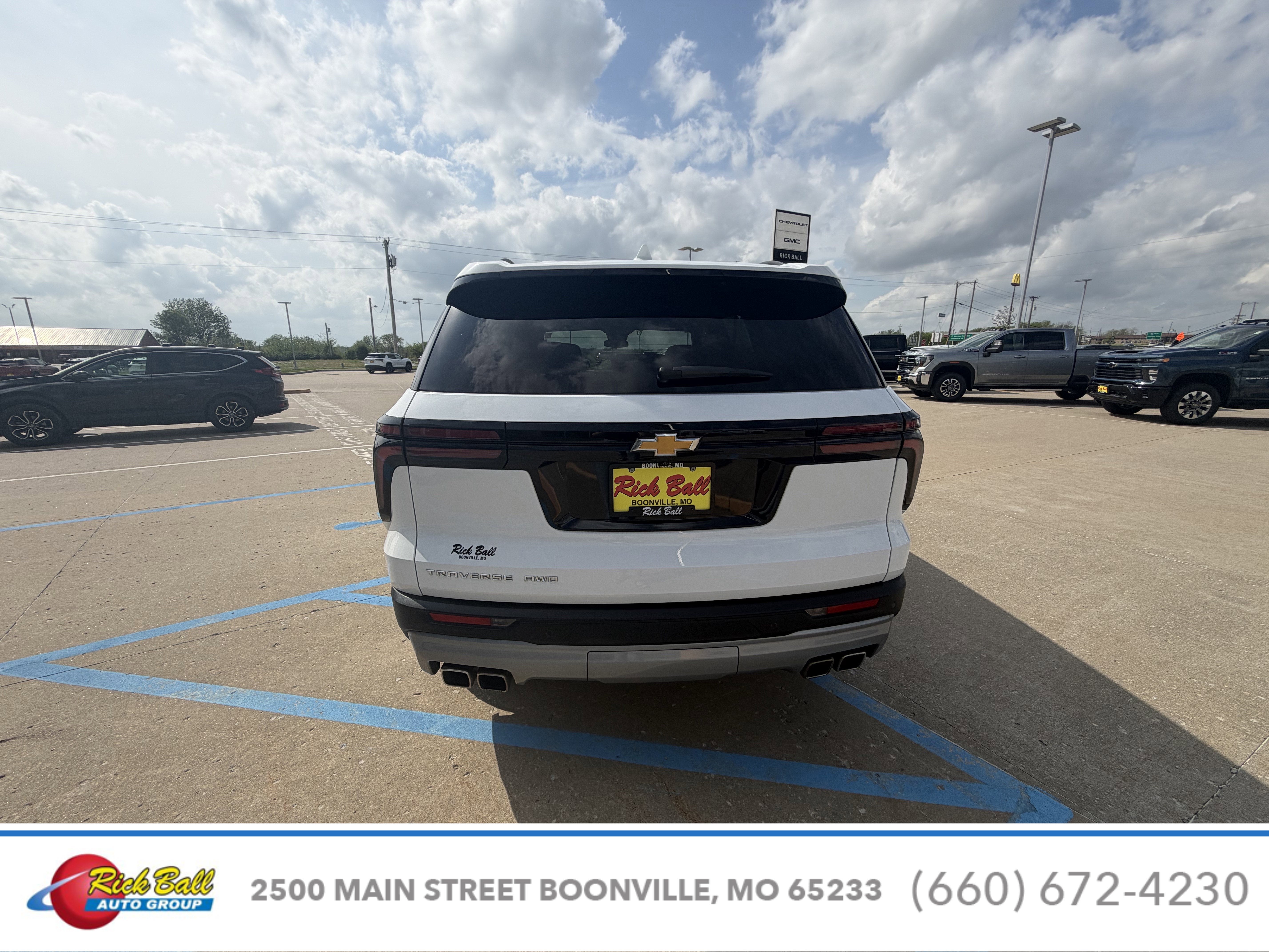 2025 Chevrolet Traverse LT