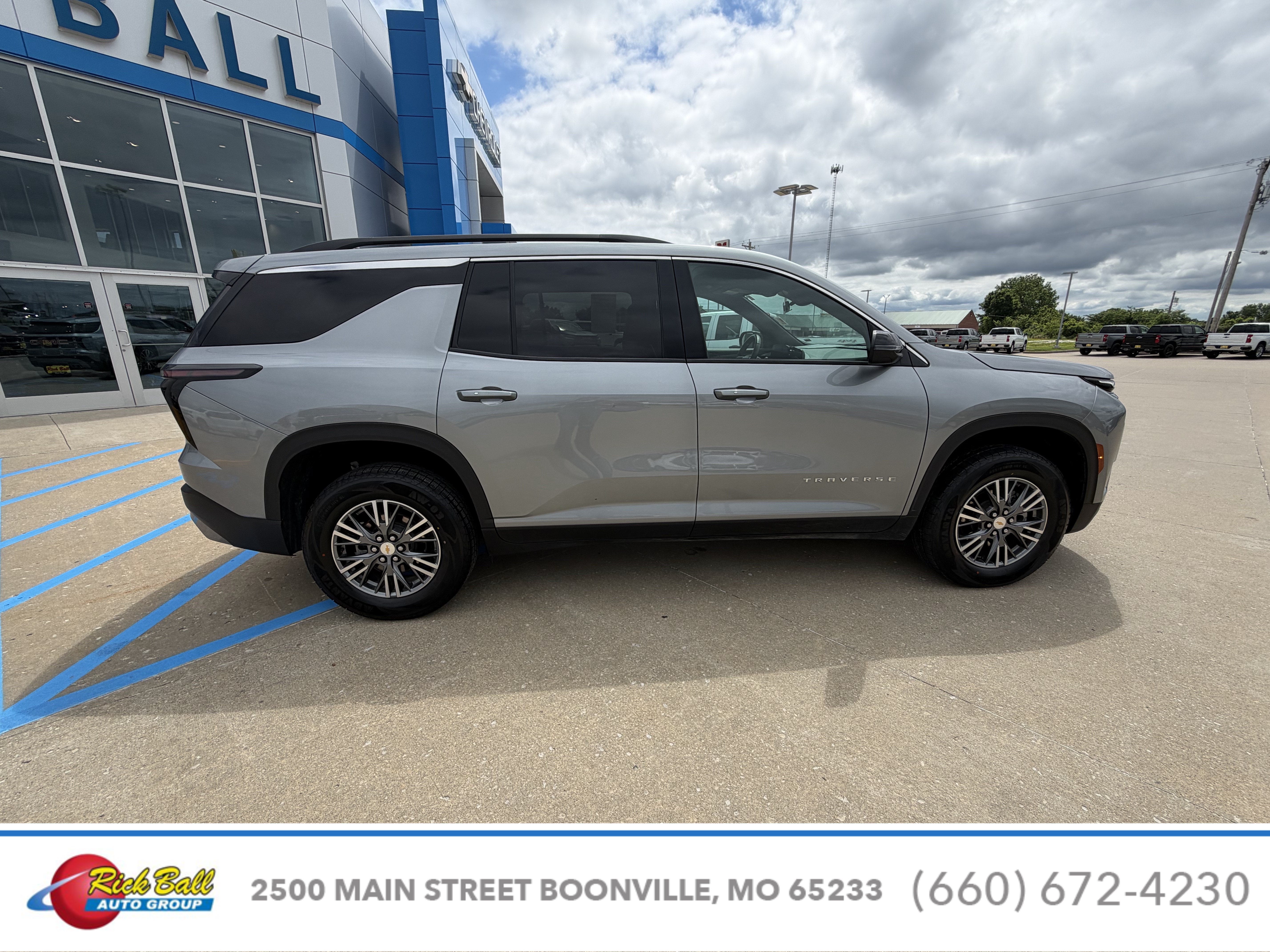 2025 Chevrolet Traverse LT