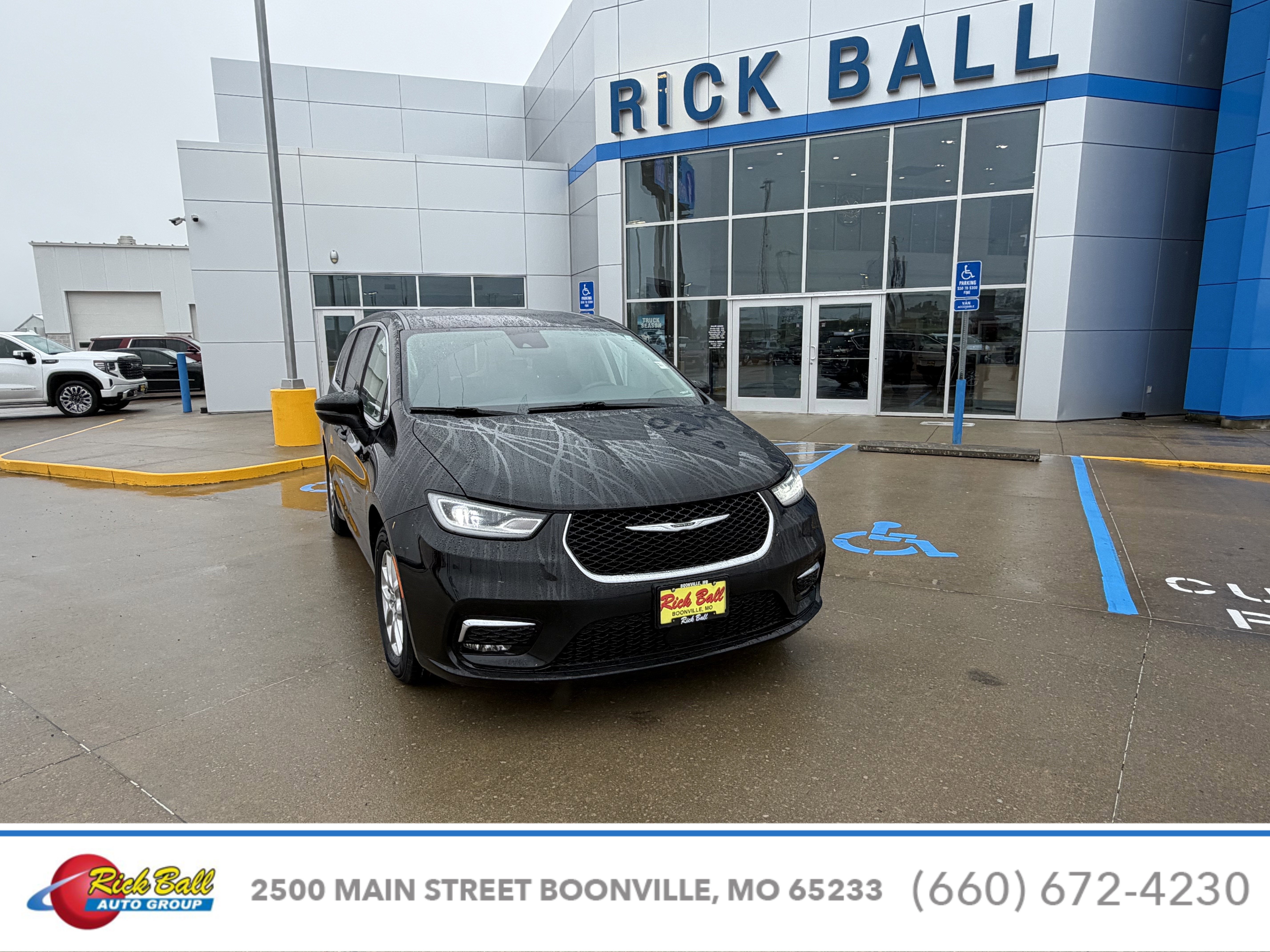 2023 Chrysler Pacifica Touring L's photo
