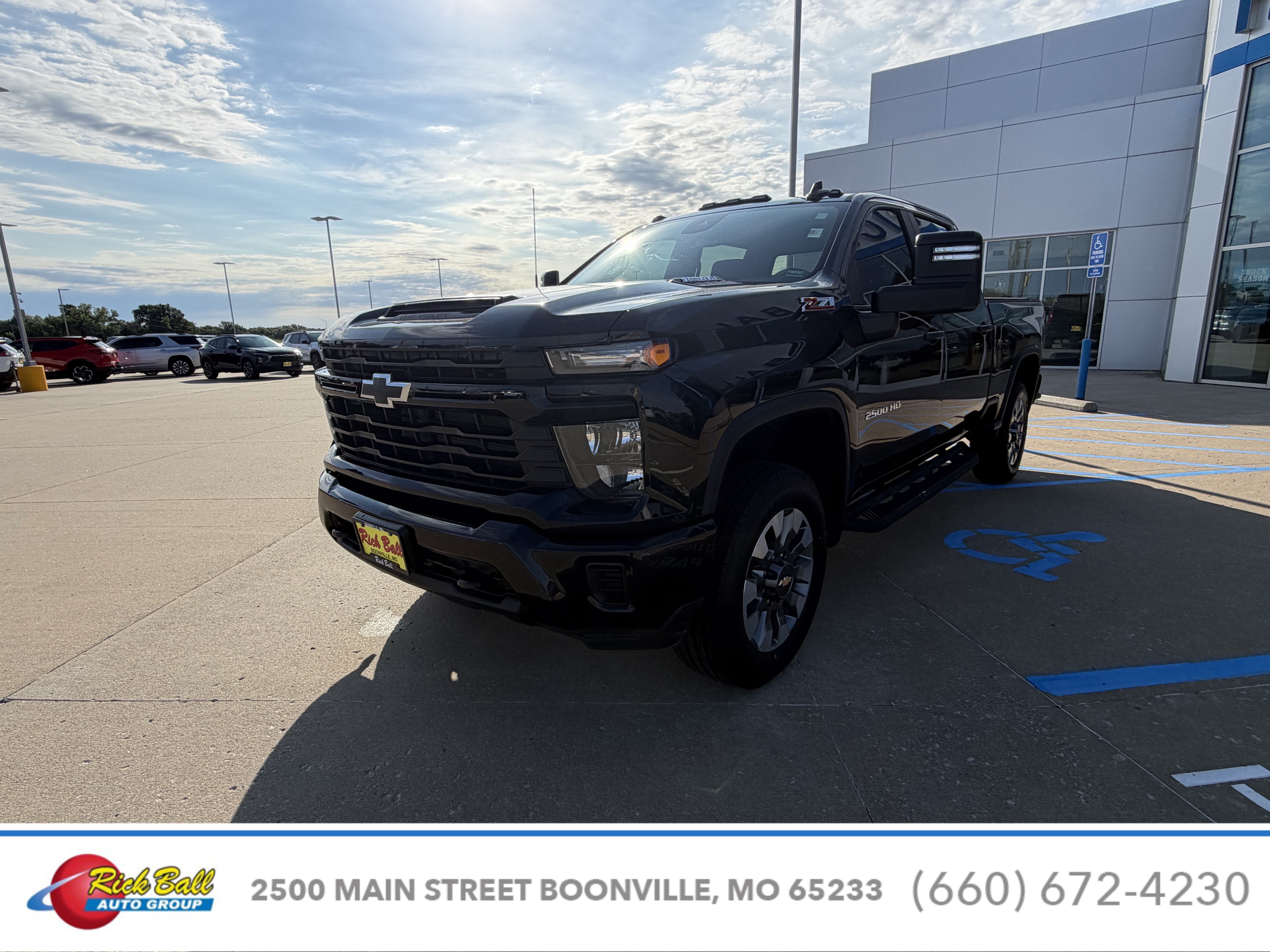 Used 2024 Chevrolet Silverado 2500HD Custom with VIN 2GC4YME71R1241025 for sale in Kansas City