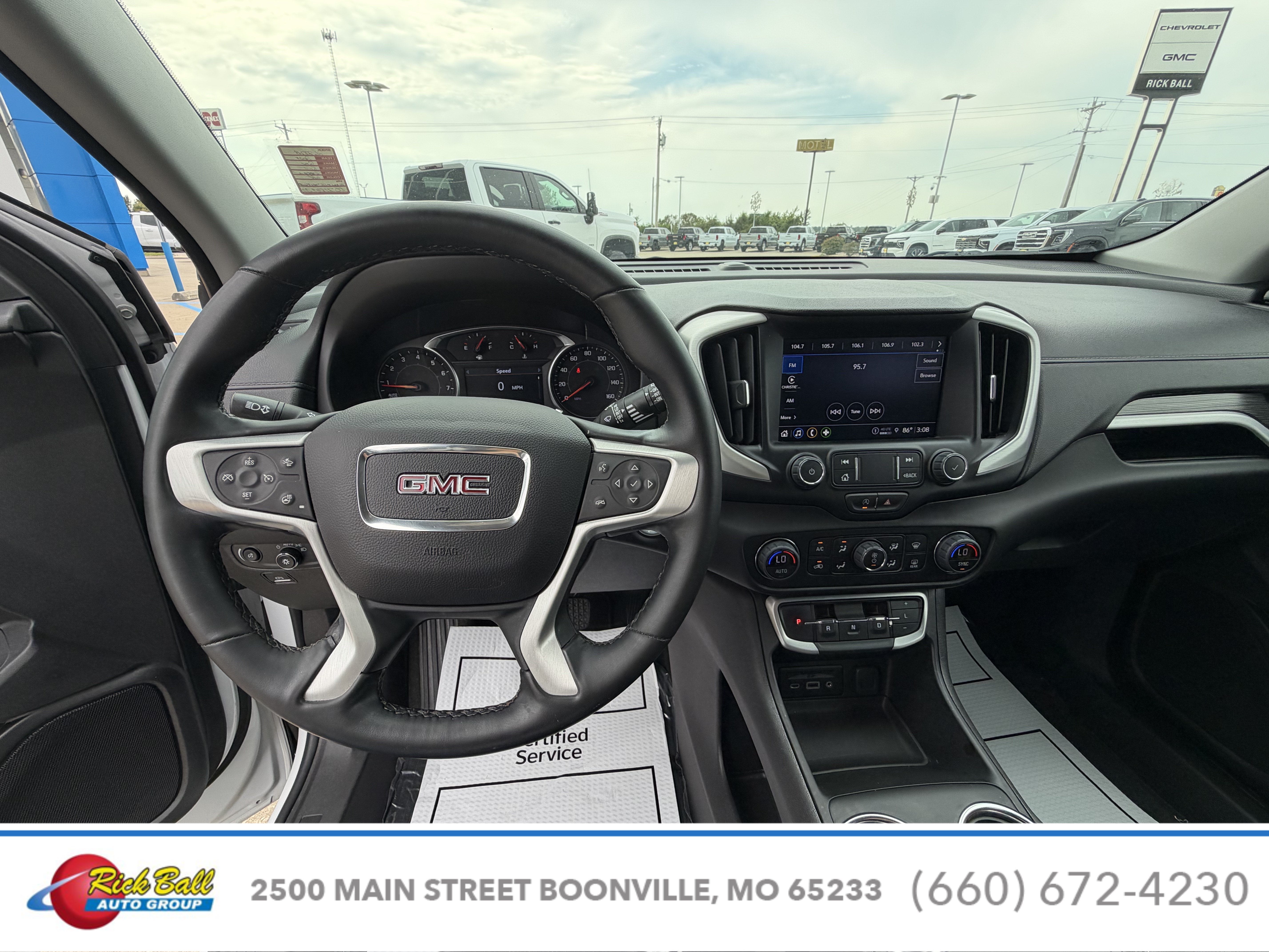 2024 GMC Terrain SLT - Photo 17