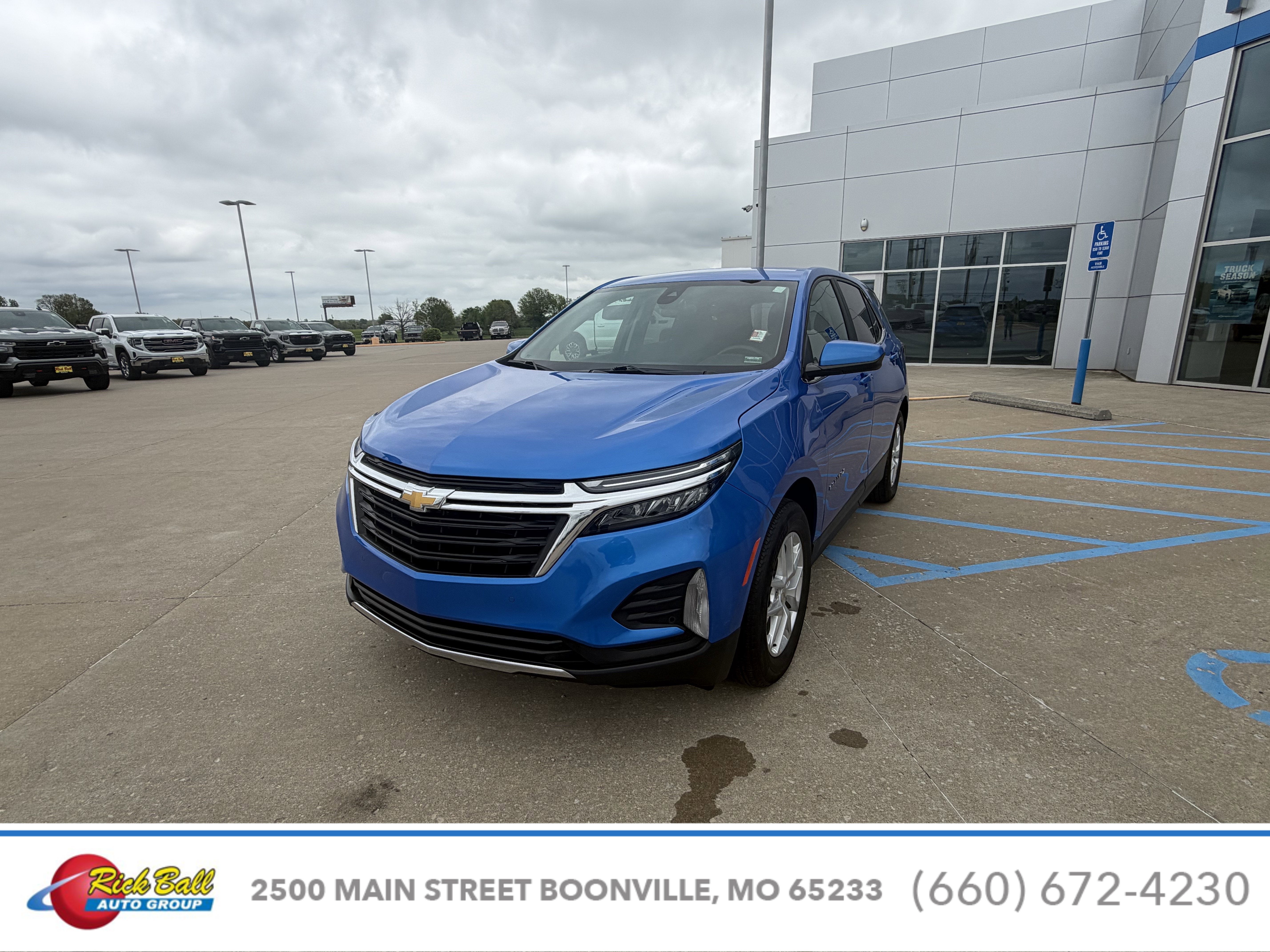 Used 2024 Chevrolet Equinox LT with VIN 3GNAXKEG1RS233481 for sale in Kansas City