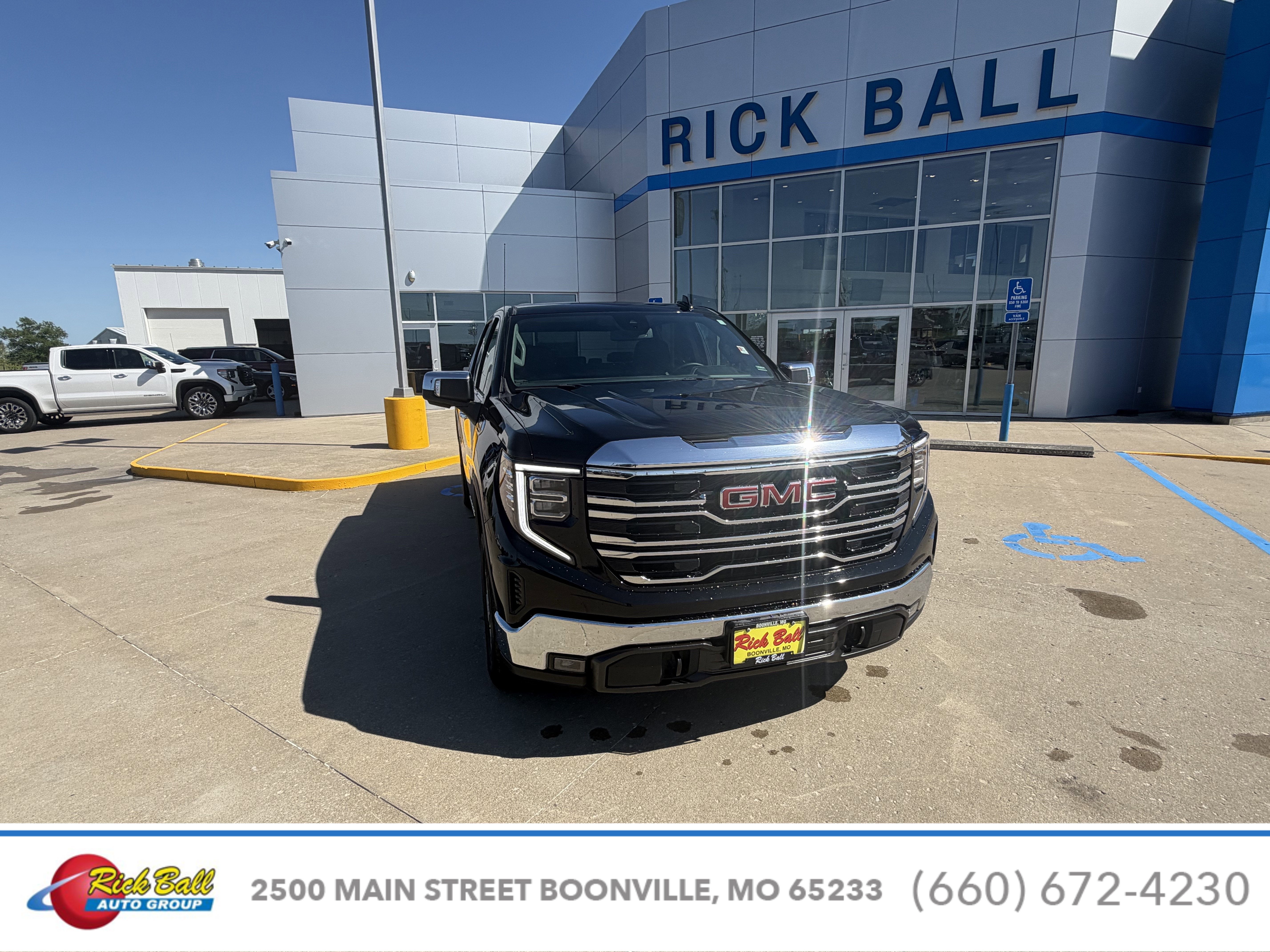 2025 GMC Sierra 4WD Crew Cab Short Box SLT's photo