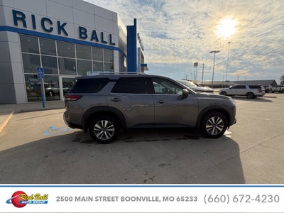 2022 Nissan Pathfinder SL