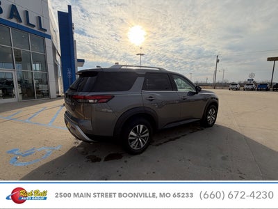 2022 Nissan Pathfinder SL