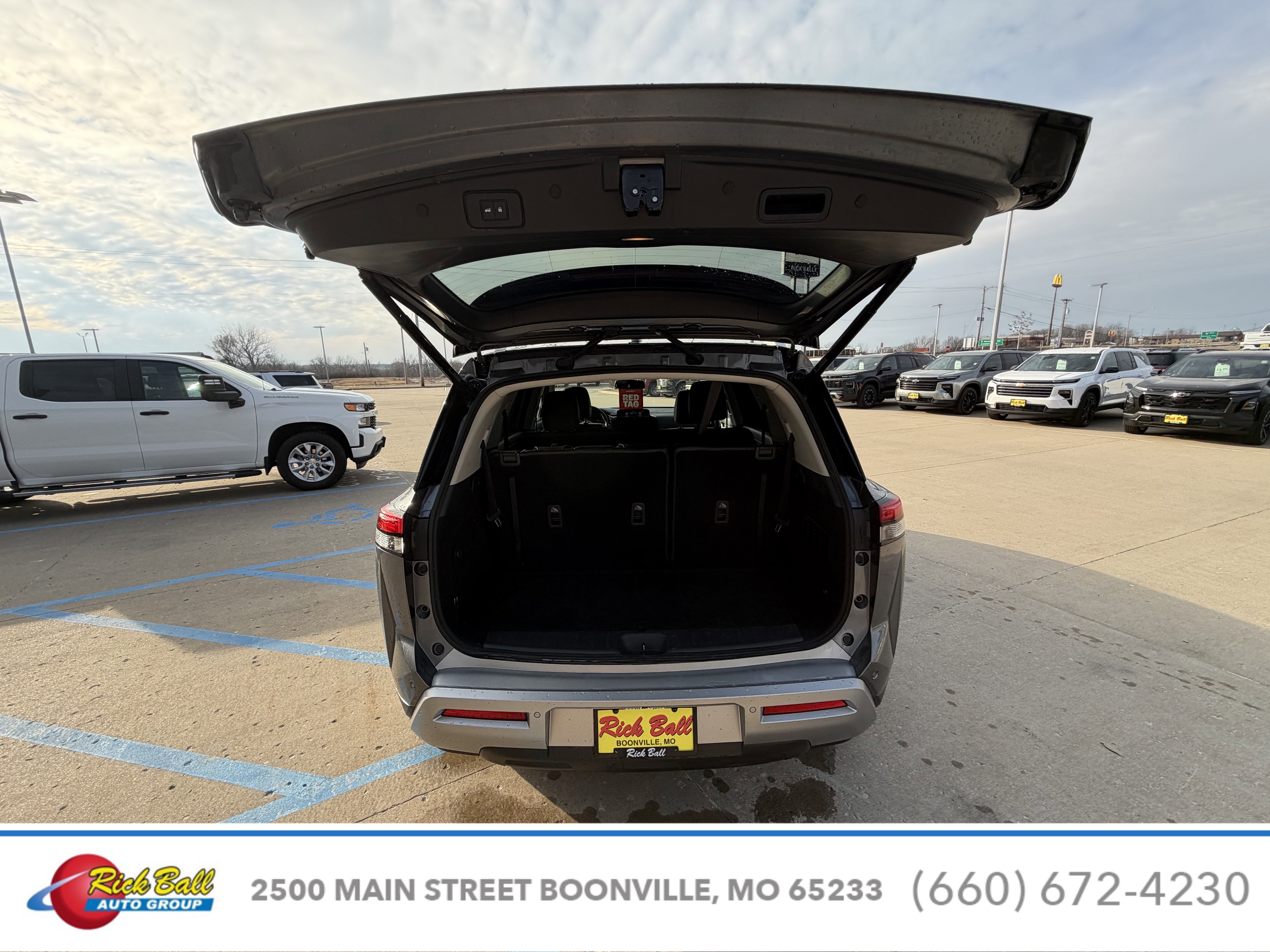 2022 Nissan Pathfinder SL