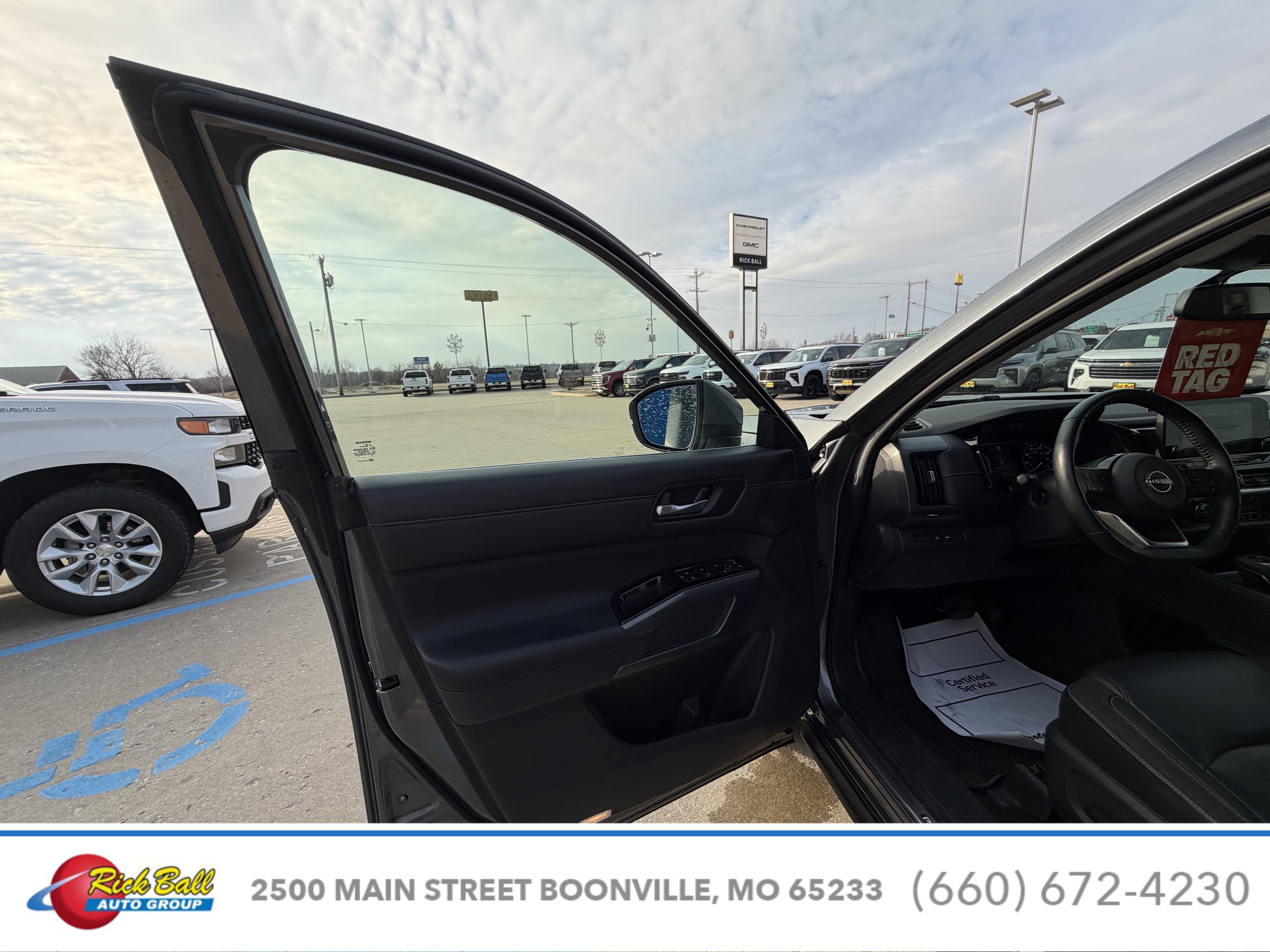 2022 Nissan Pathfinder SL