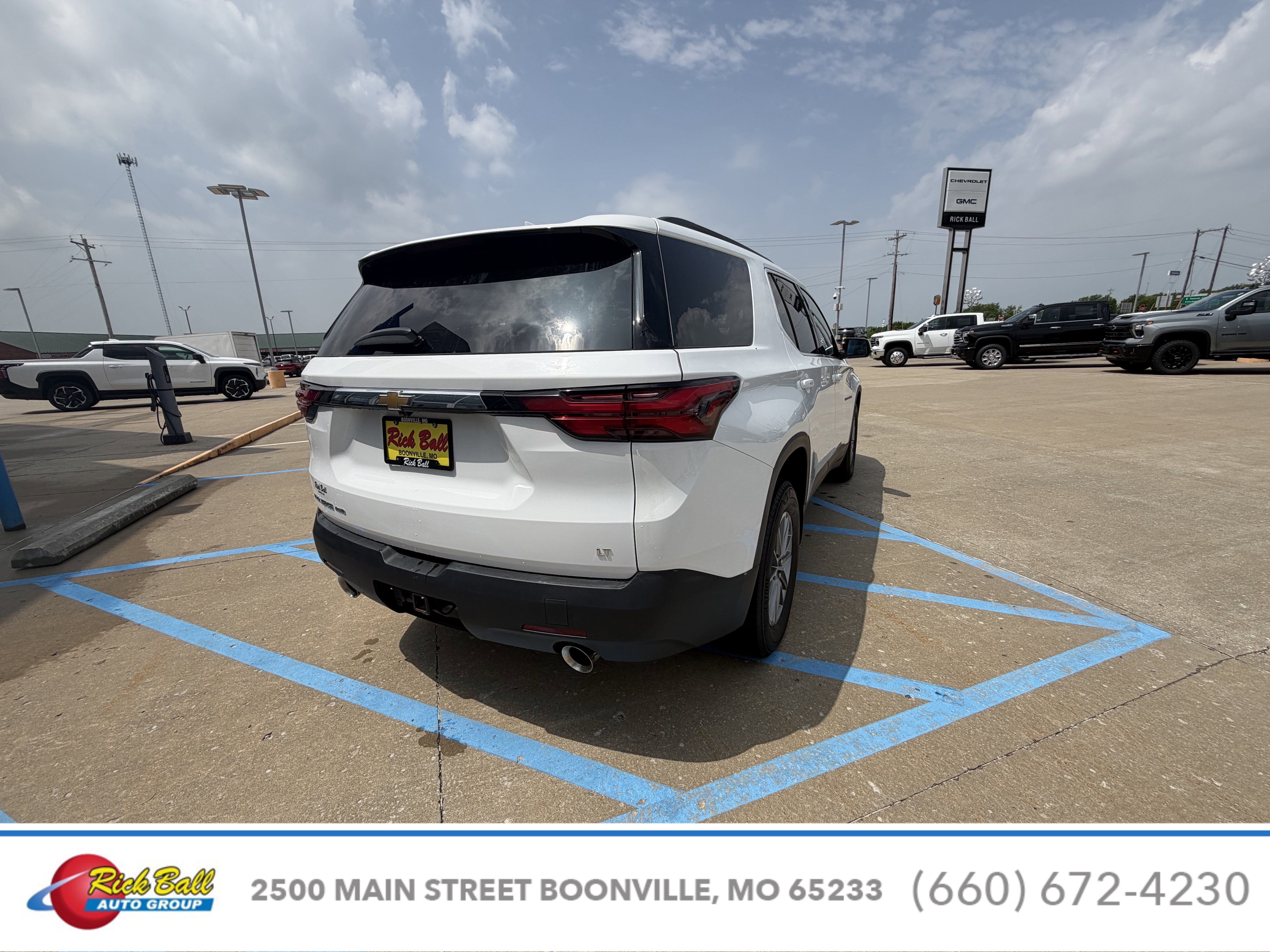 2023 Chevrolet Traverse LT Cloth