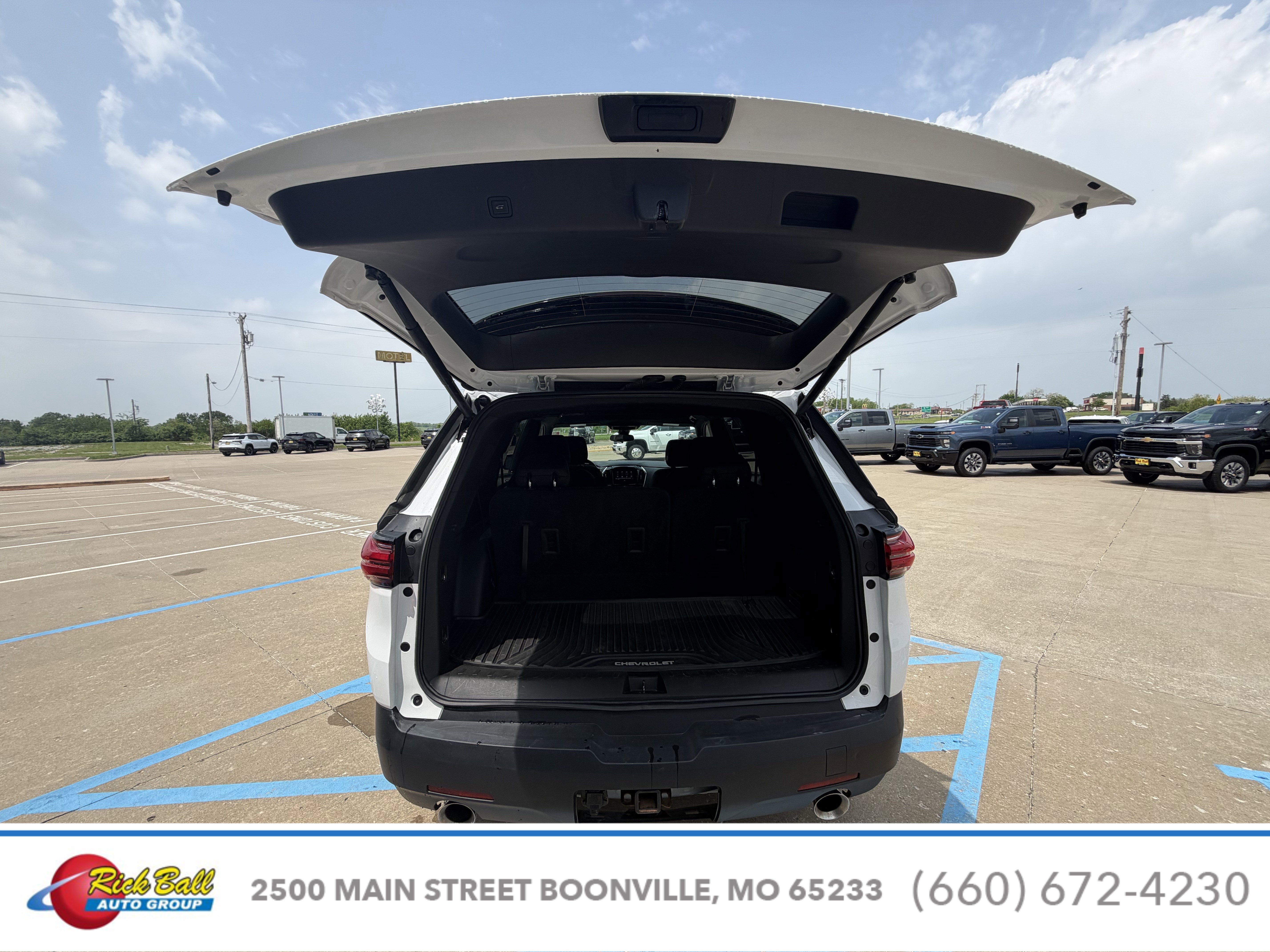 2023 Chevrolet Traverse LT Cloth