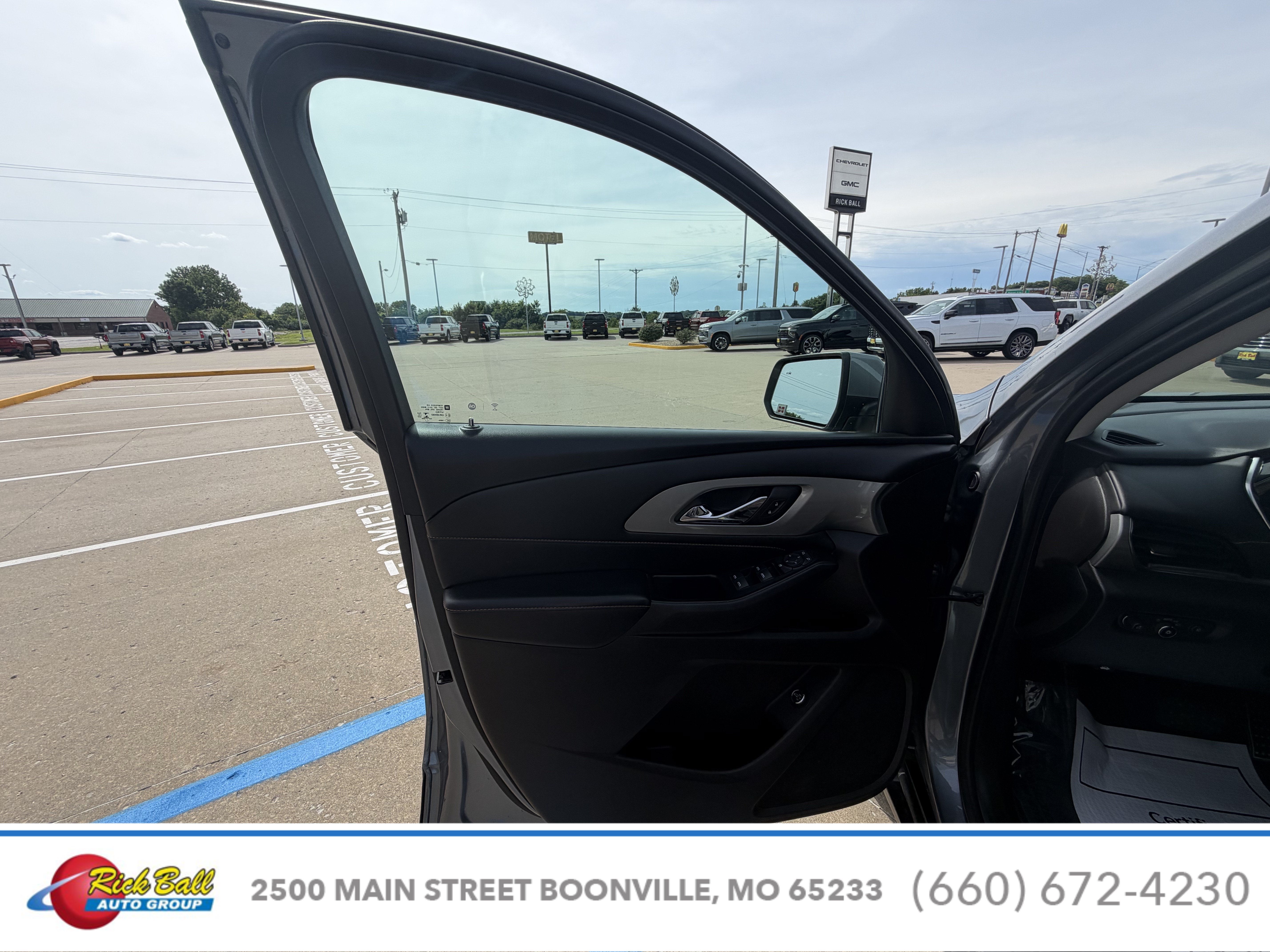 2021 Chevrolet Traverse LT Cloth