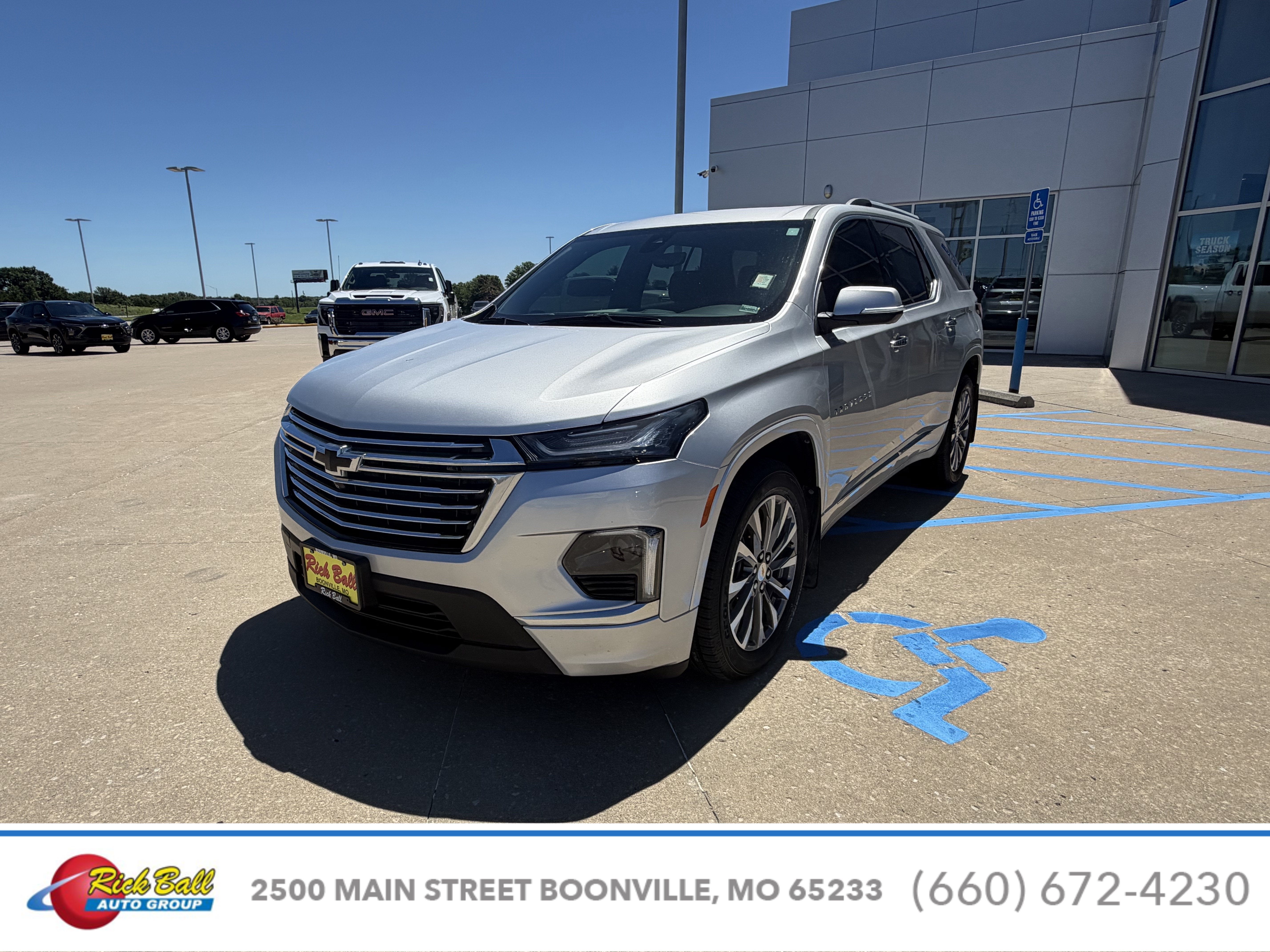 Used 2022 Chevrolet Traverse Premier with VIN 1GNEVKKW9NJ138133 for sale in Kansas City