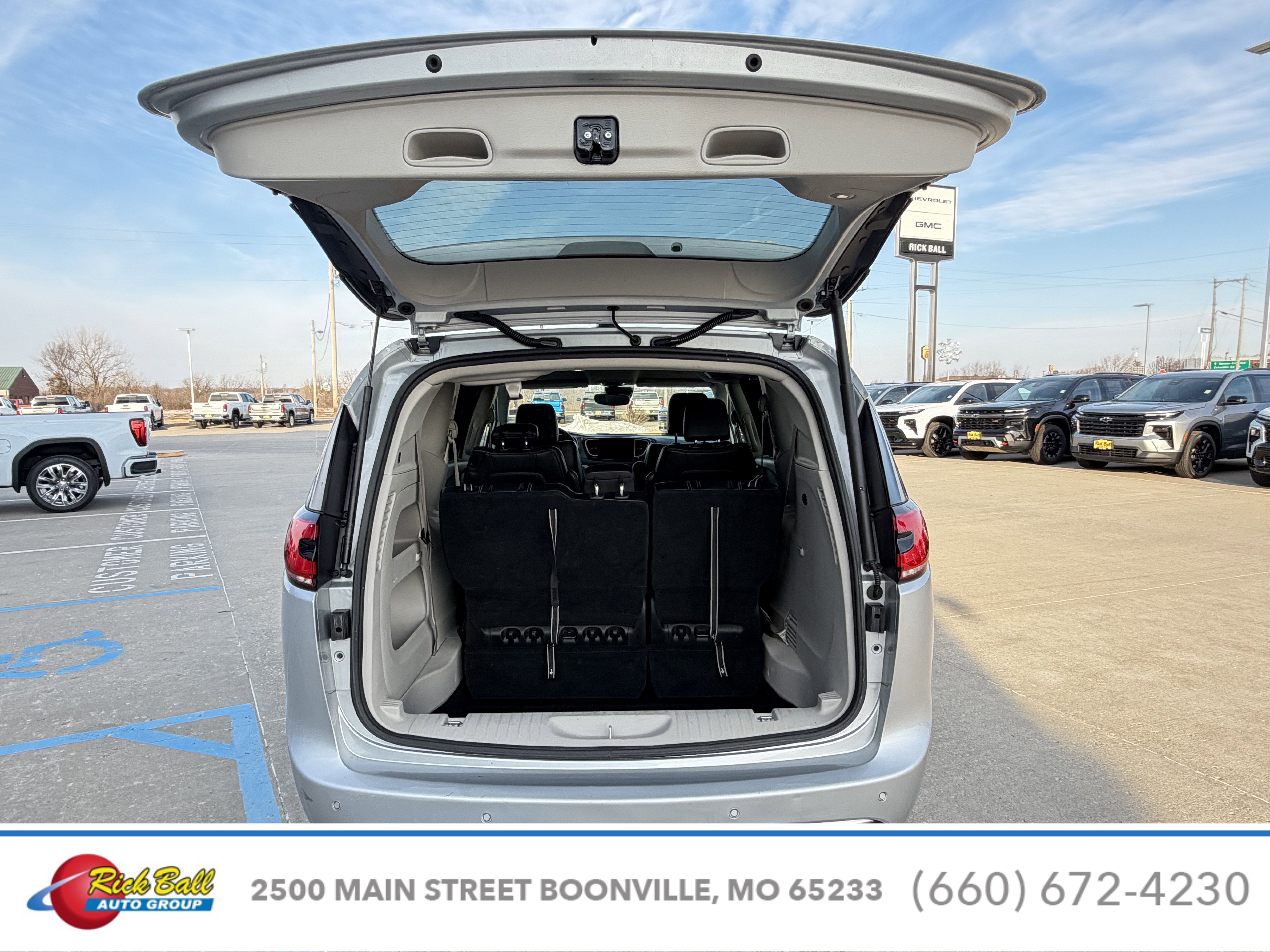 2024 Chrysler Pacifica Touring L - Photo 6