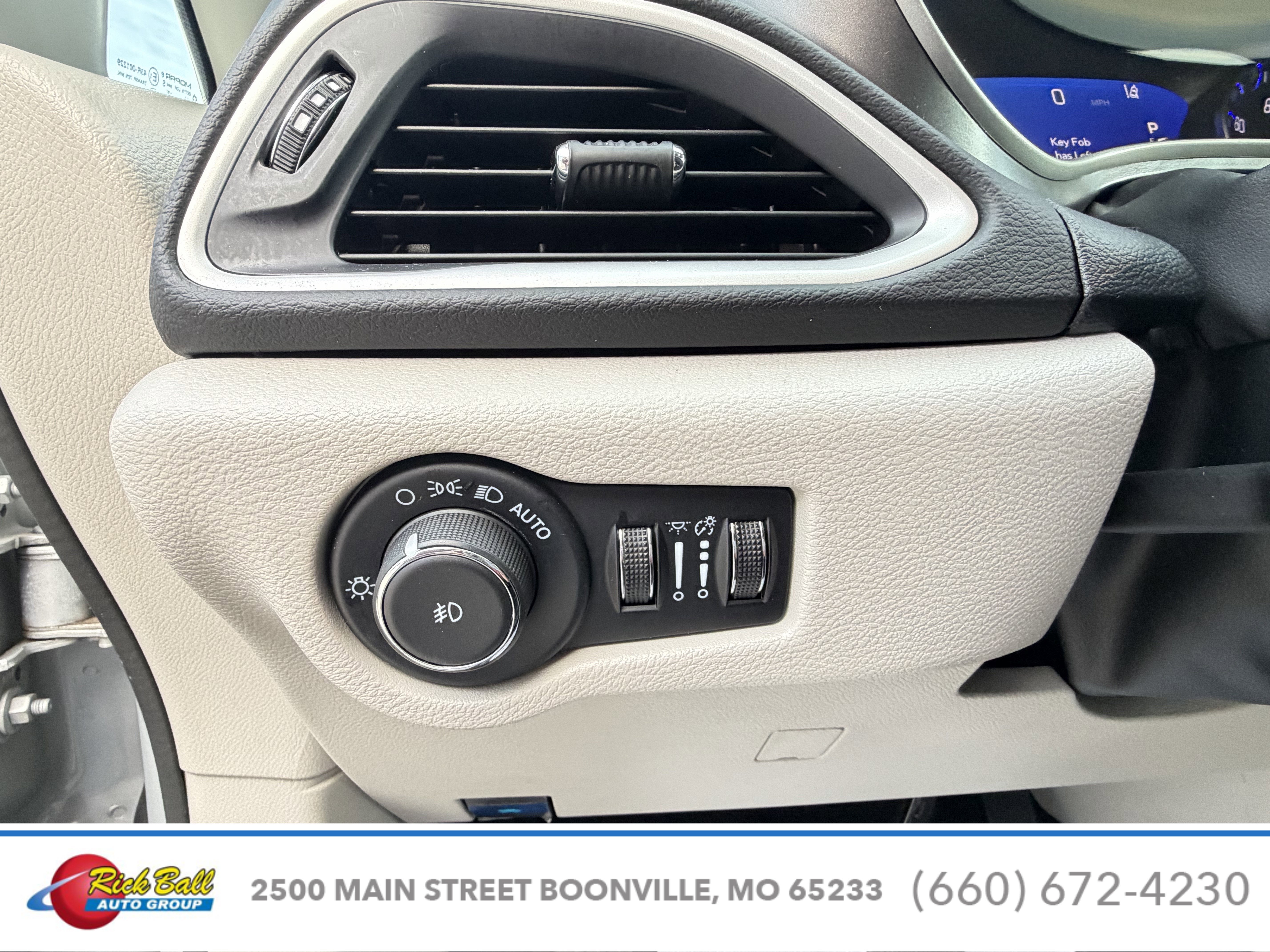 2024 Chrysler Pacifica Touring L - Photo 9
