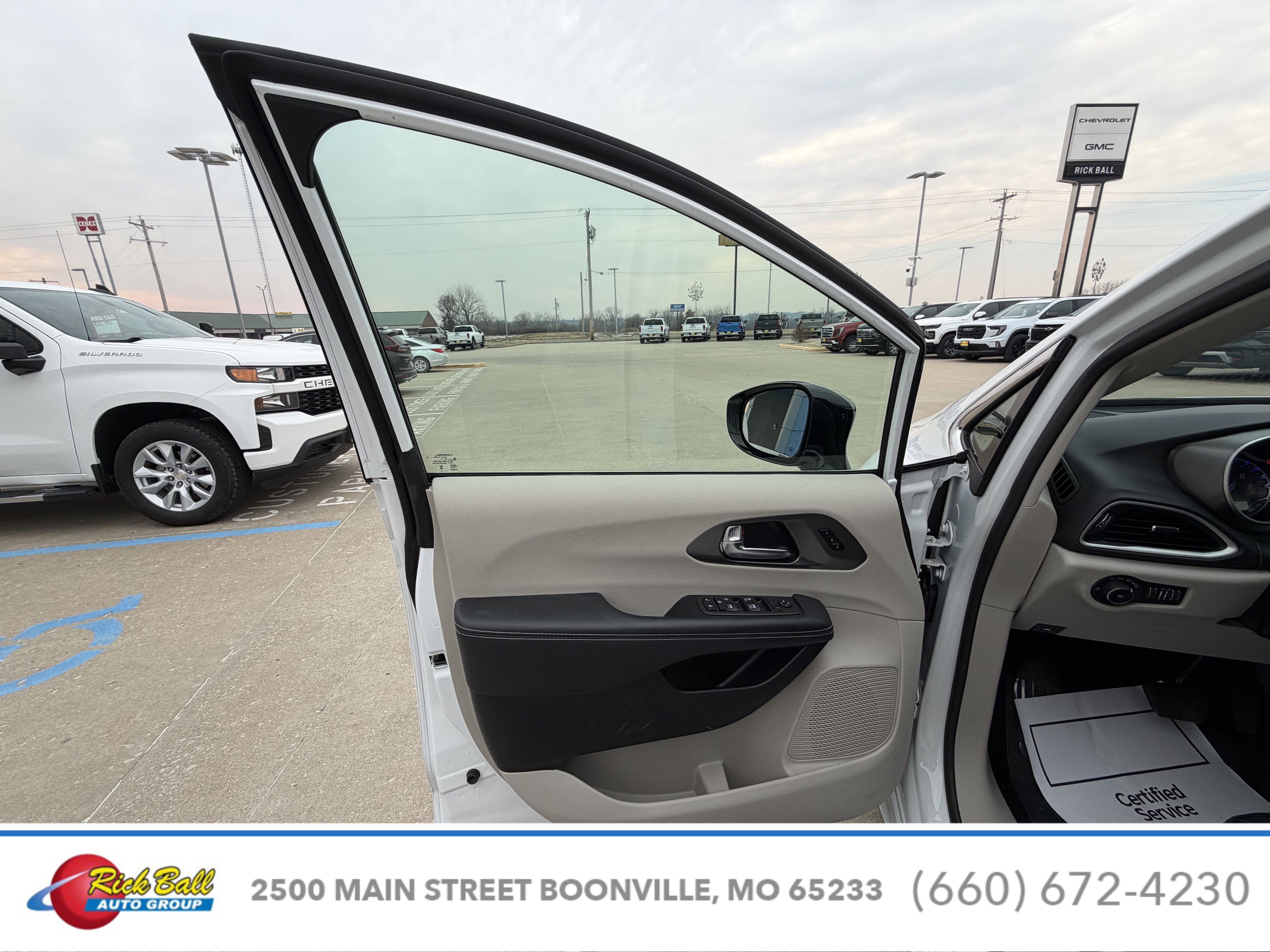 2024 Chrysler Pacifica Touring L - Photo 16