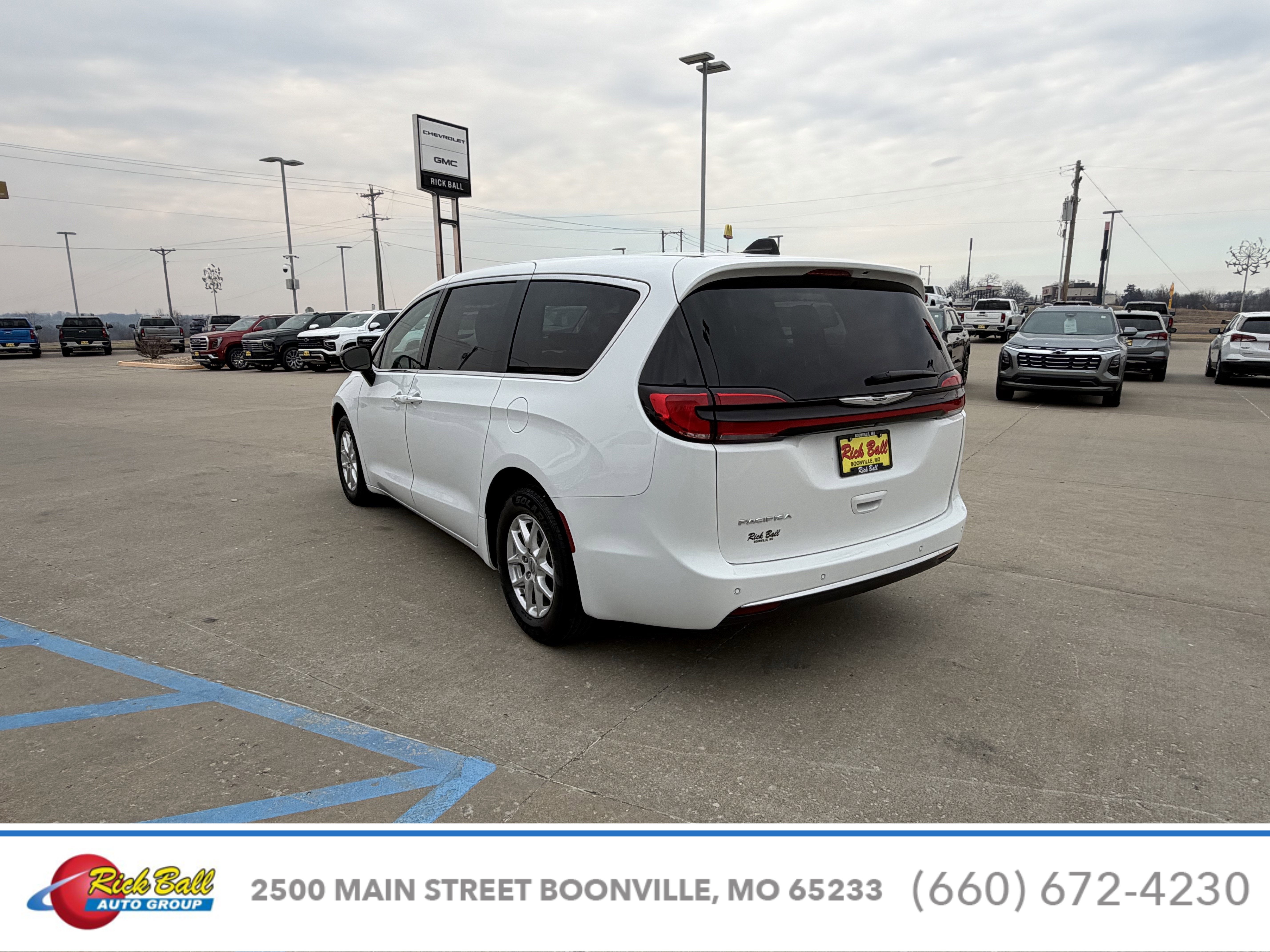 2024 Chrysler Pacifica Touring L - Photo 3
