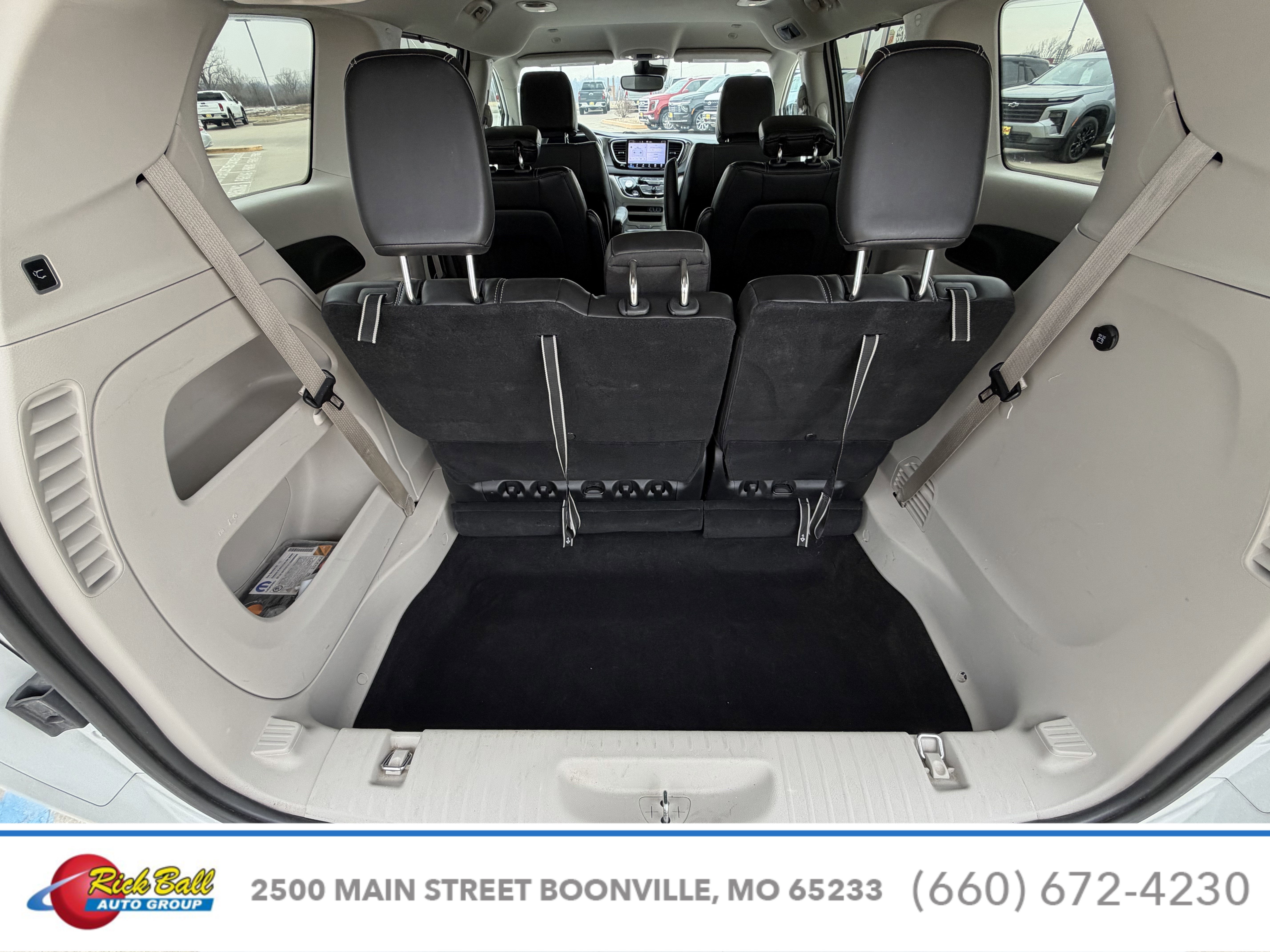 2024 Chrysler Pacifica Touring L - Photo 8
