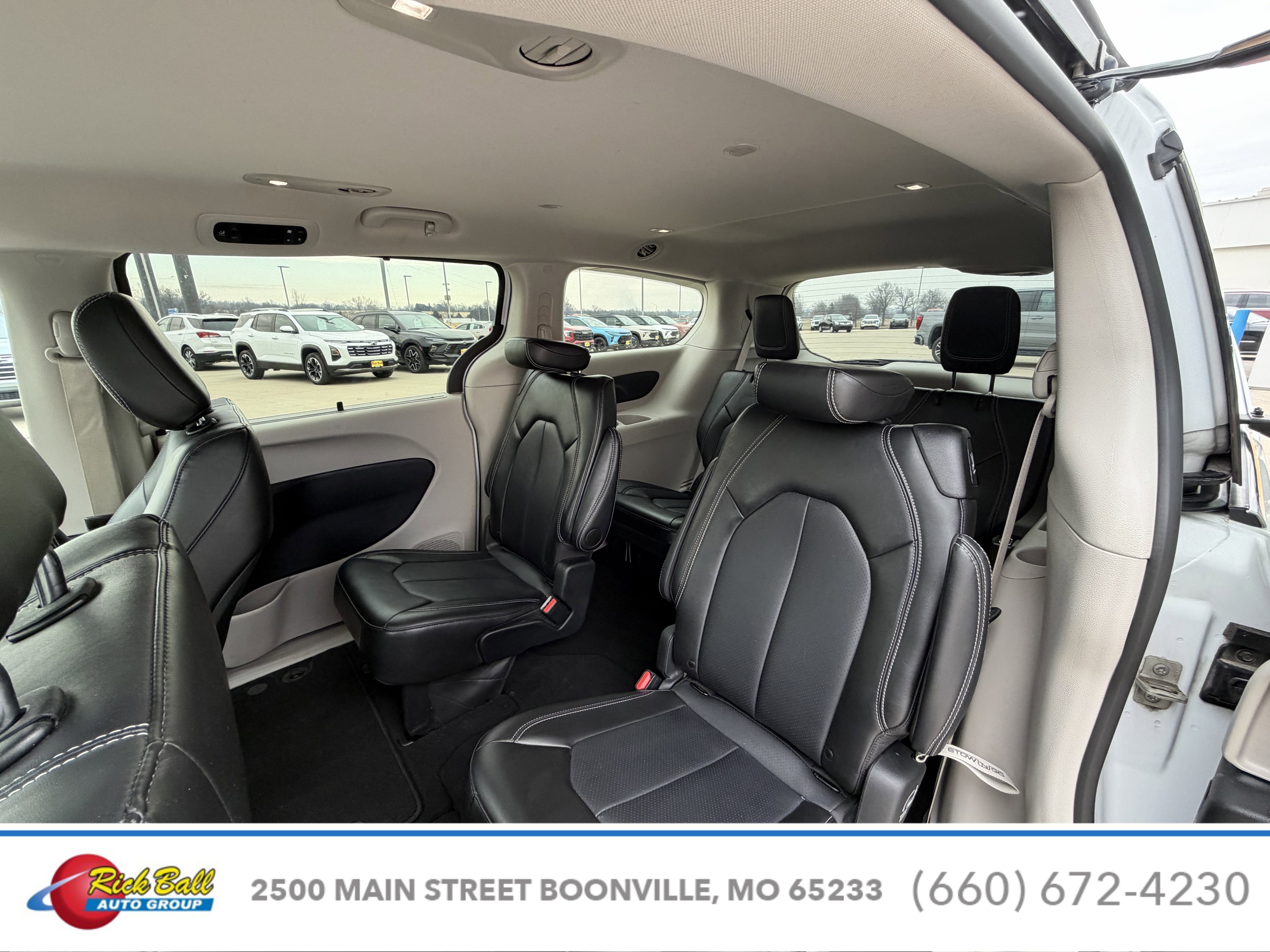 2024 Chrysler Pacifica Touring L - Photo 9