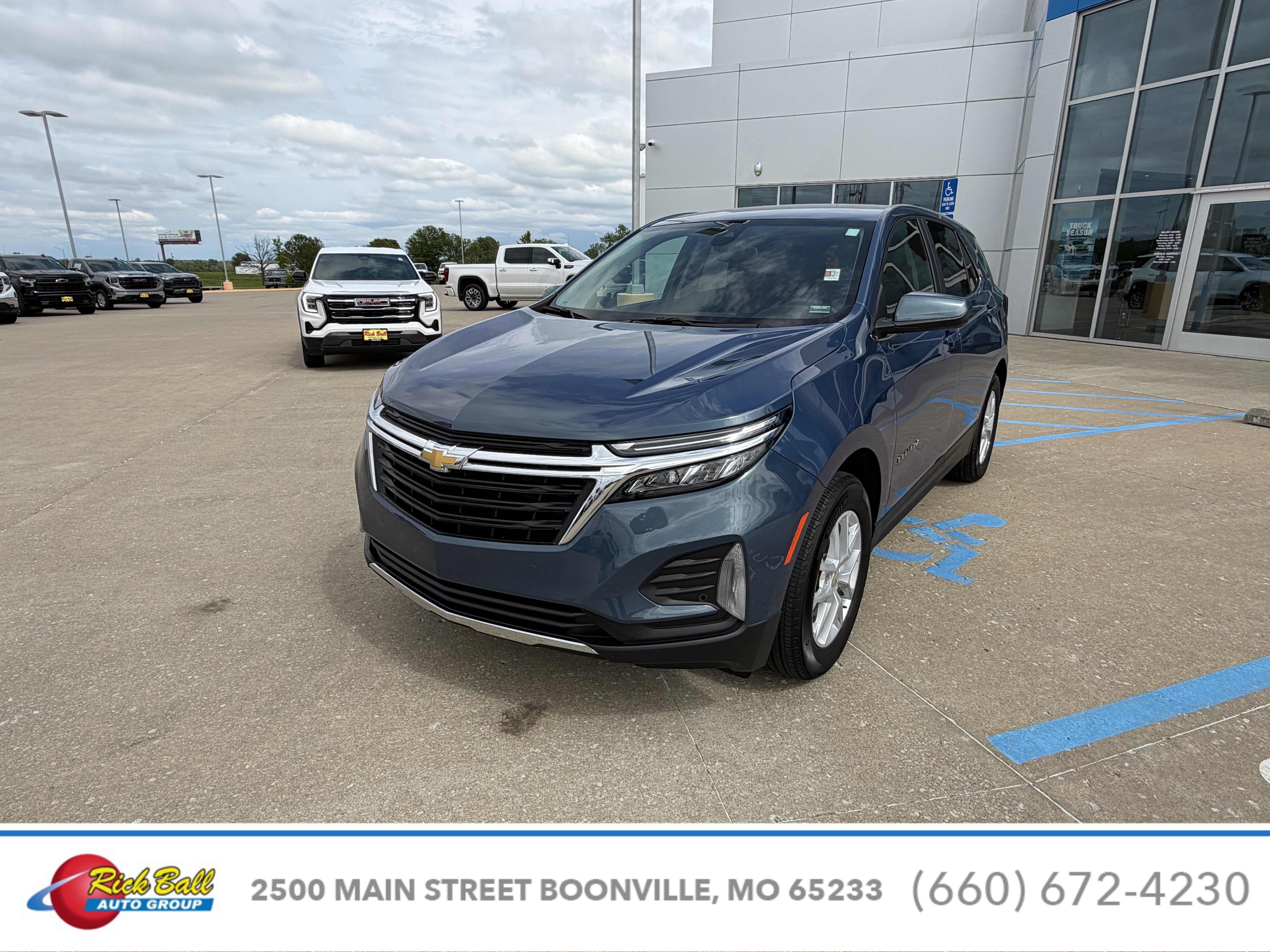 Used 2024 Chevrolet Equinox LT with VIN 3GNAXKEGXRL211747 for sale in Kansas City