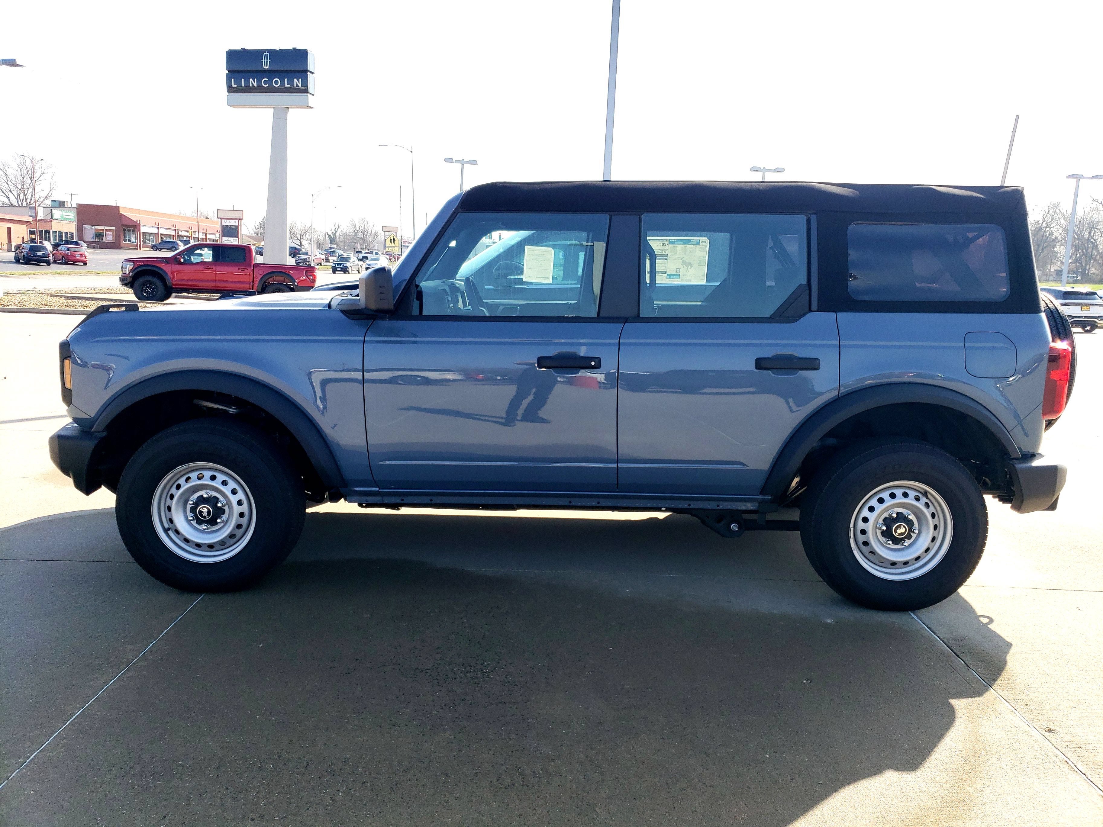 2025 Ford Bronco Base