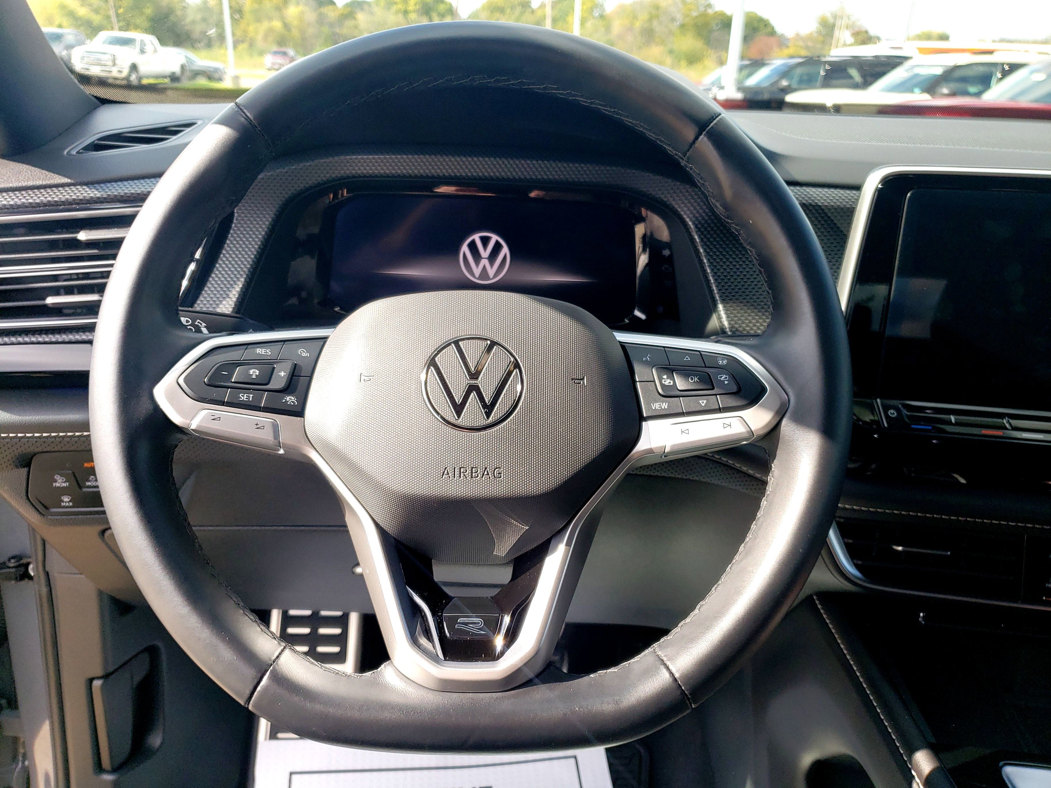 2024 Volkswagen Atlas Cross Sport 2.0T SEL R-Line