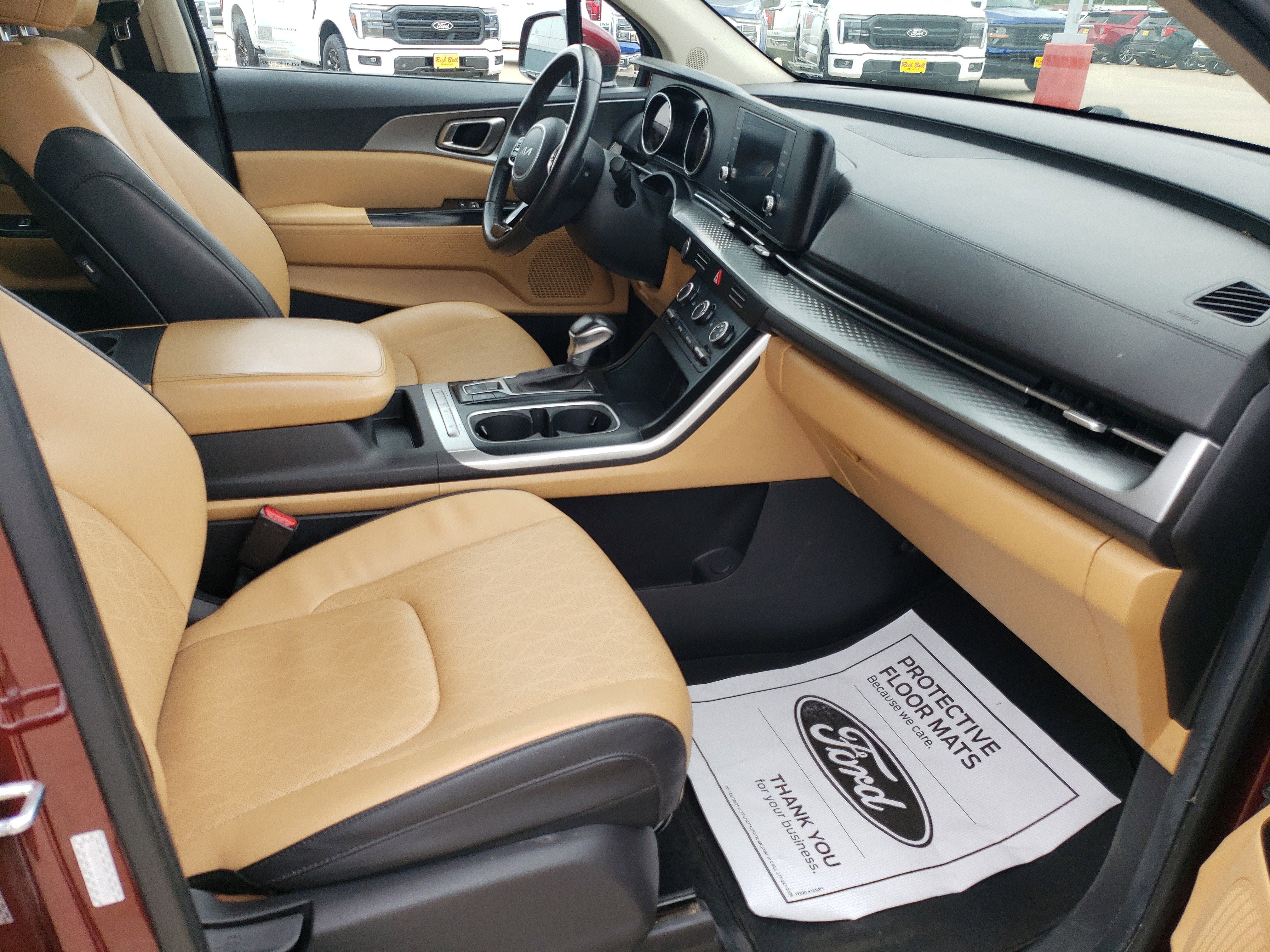 2023 Kia Carnival LX